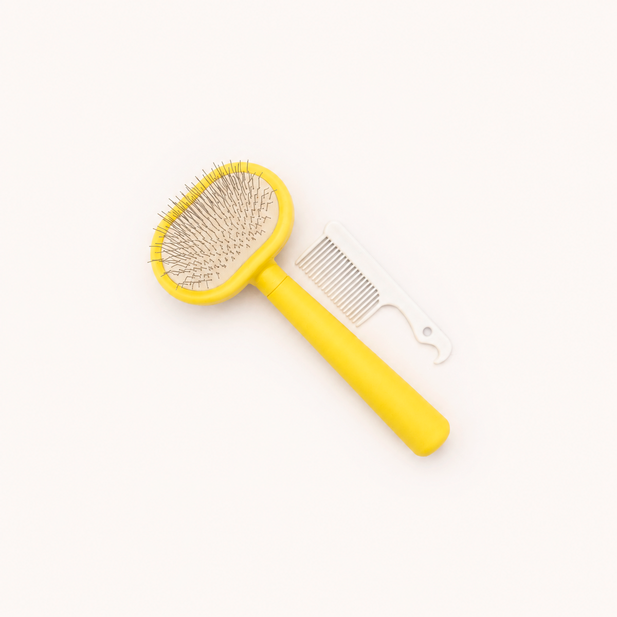 Cardatore piccolo professionale giallo per le zone delicate di Barboncino e Maltipoo